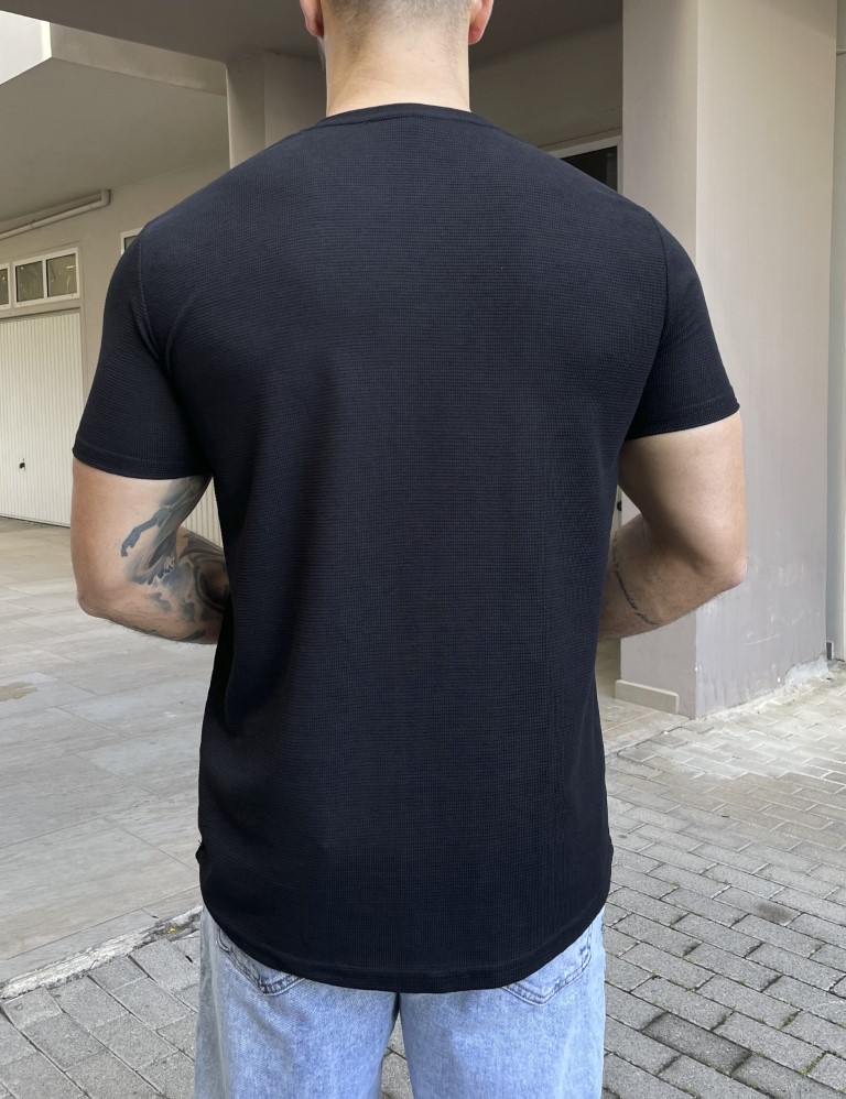 Ανδρική μαύρη κοντομάνικη μπλούζα με ανάγλυφο ύφασμα R250335M φωτογραφία